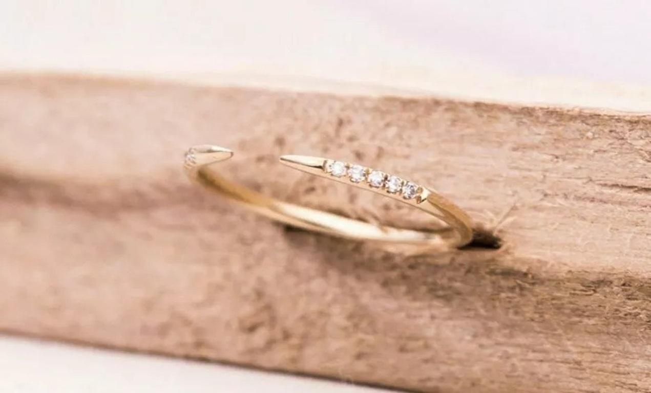 Anello di dichiarazione a griffe aperta in oro massiccio 14k Anello delicato da donna di San Valentino
Leggero, può essere indossato tutti i giorni

Informazioni aggiuntive:
Condit: Nuovo con etichette: Un articolo nuovo di zecca, non usato e non