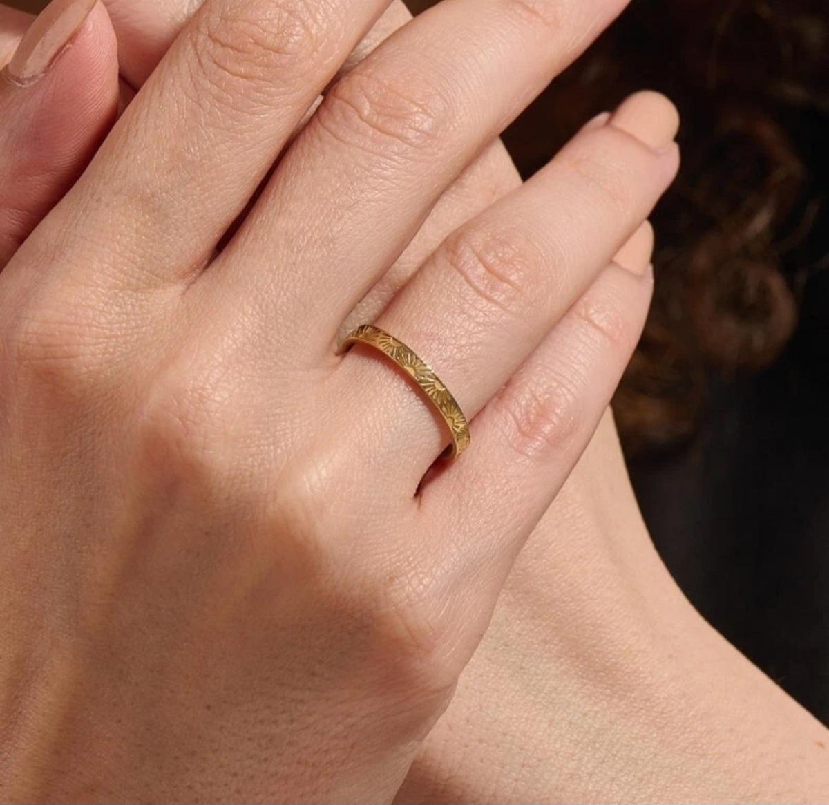 Fedi nuziali all'alba in oro massiccio 14K per donne, coppie, anelli Sun Burst. In condizioni Nuovo in vendita a Chicago, IL