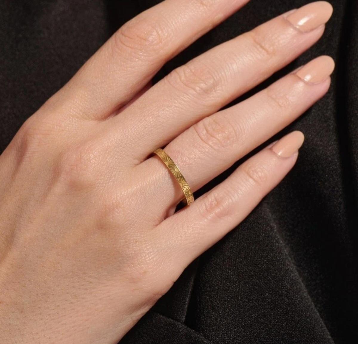 Fedi nuziali all'alba in oro massiccio 14K per donne, coppie, anelli Sun Burst. in vendita 4