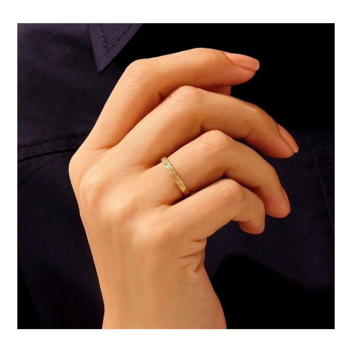 Bagues de mariage en or massif 14K pour les couples de femmes avec un soleil levant.