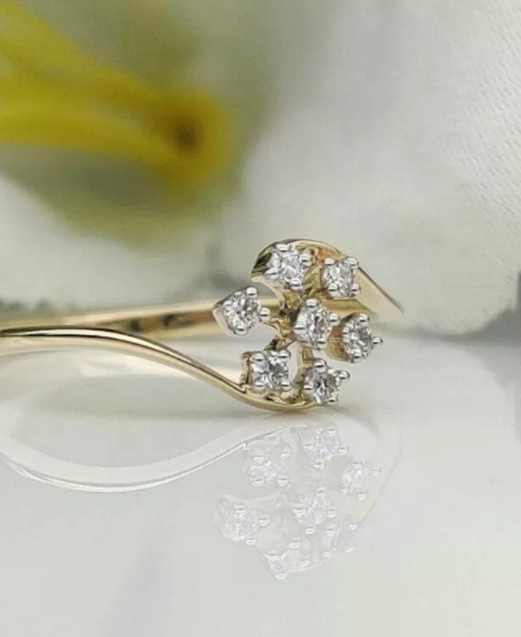 14k Solid Gold Diamond Anniversary Ring Designer Floral Diamond Handmade Ring In New Condition For Sale In Chicago, IL