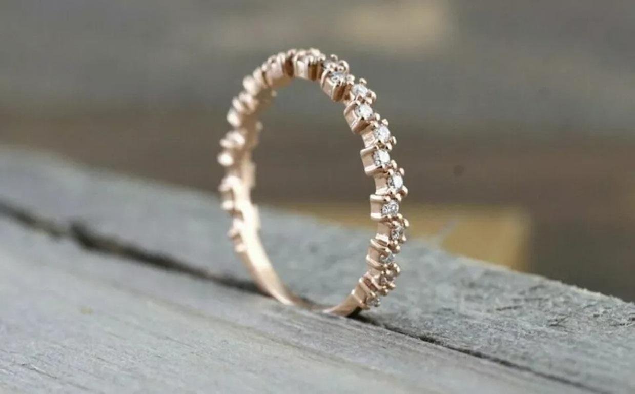 Round Cut 14k Solid Gold Diamond Band Engagement Ring For Sale