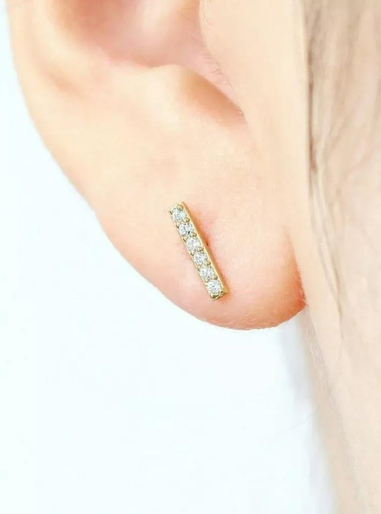 14K Solid Gold Diamond Bar Earrings Minimalist Bar Studs Gold In New Condition For Sale In Chicago, IL