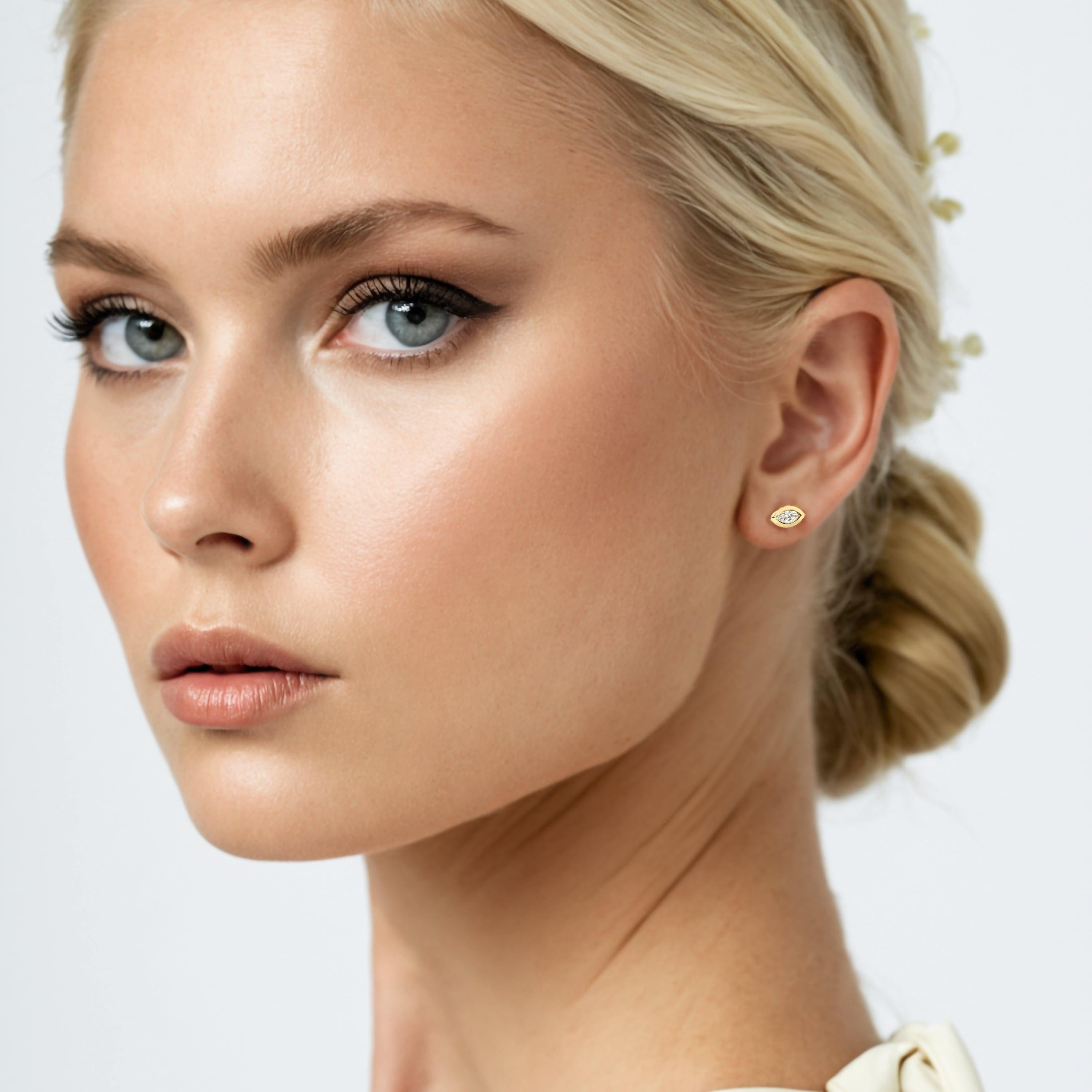 Simples mais frappantes, ces boucles d'oreilles en or jaune 14 carats à diamant marquise présentent des diamants brillants solidement sertis dans une monture élégante, permettant à l'éclat des diamants d'occuper le devant de la scène. Réalisés en or