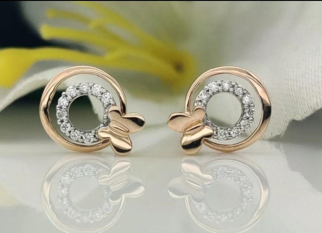 Orecchino a farfalla in oro massiccio 14k Orecchini a perno in oro rosa con diamante in vendita 1