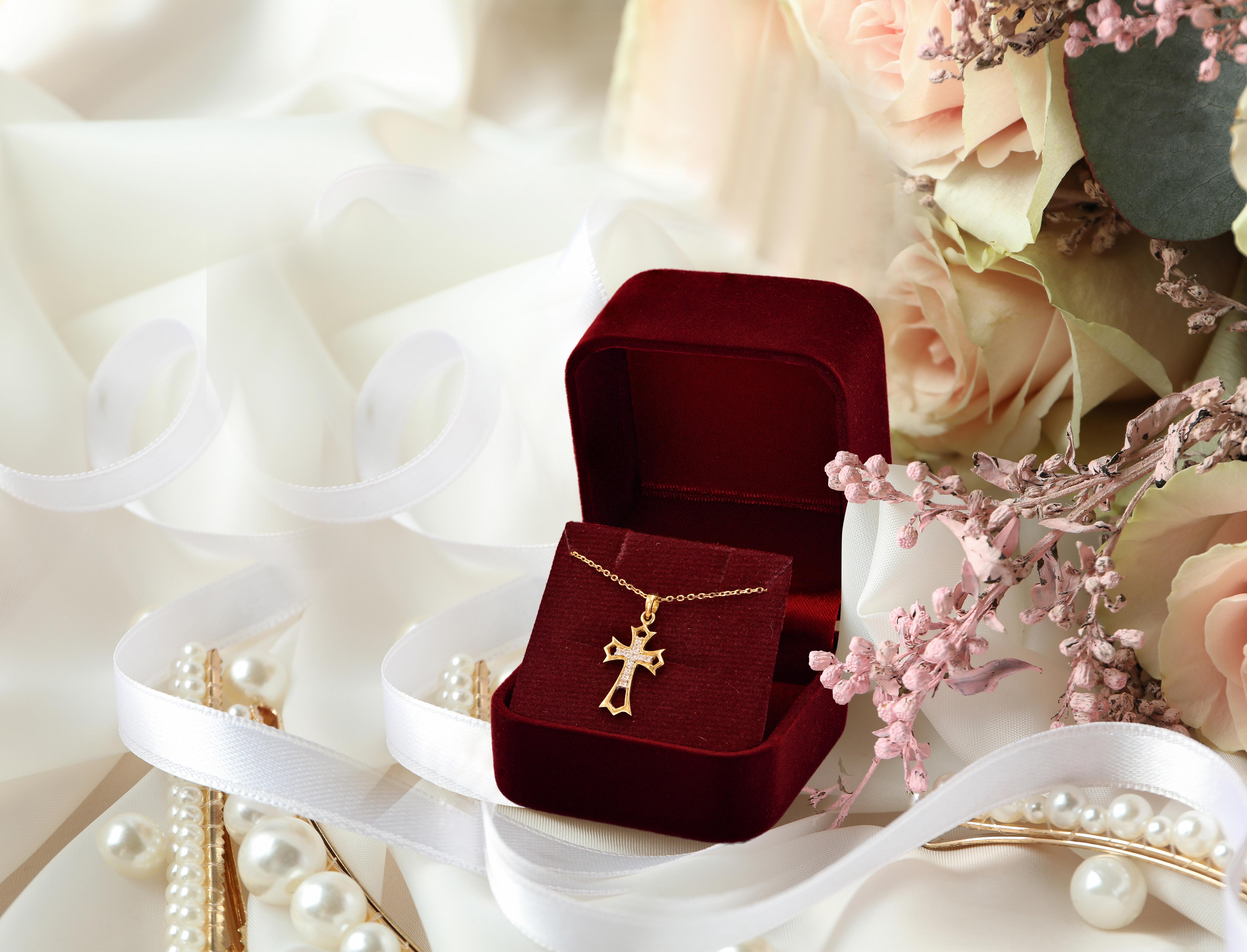 14k Massivgold Diamant-Kreuz-Halskette Zartes Kreuz-Halskette im Angebot 8