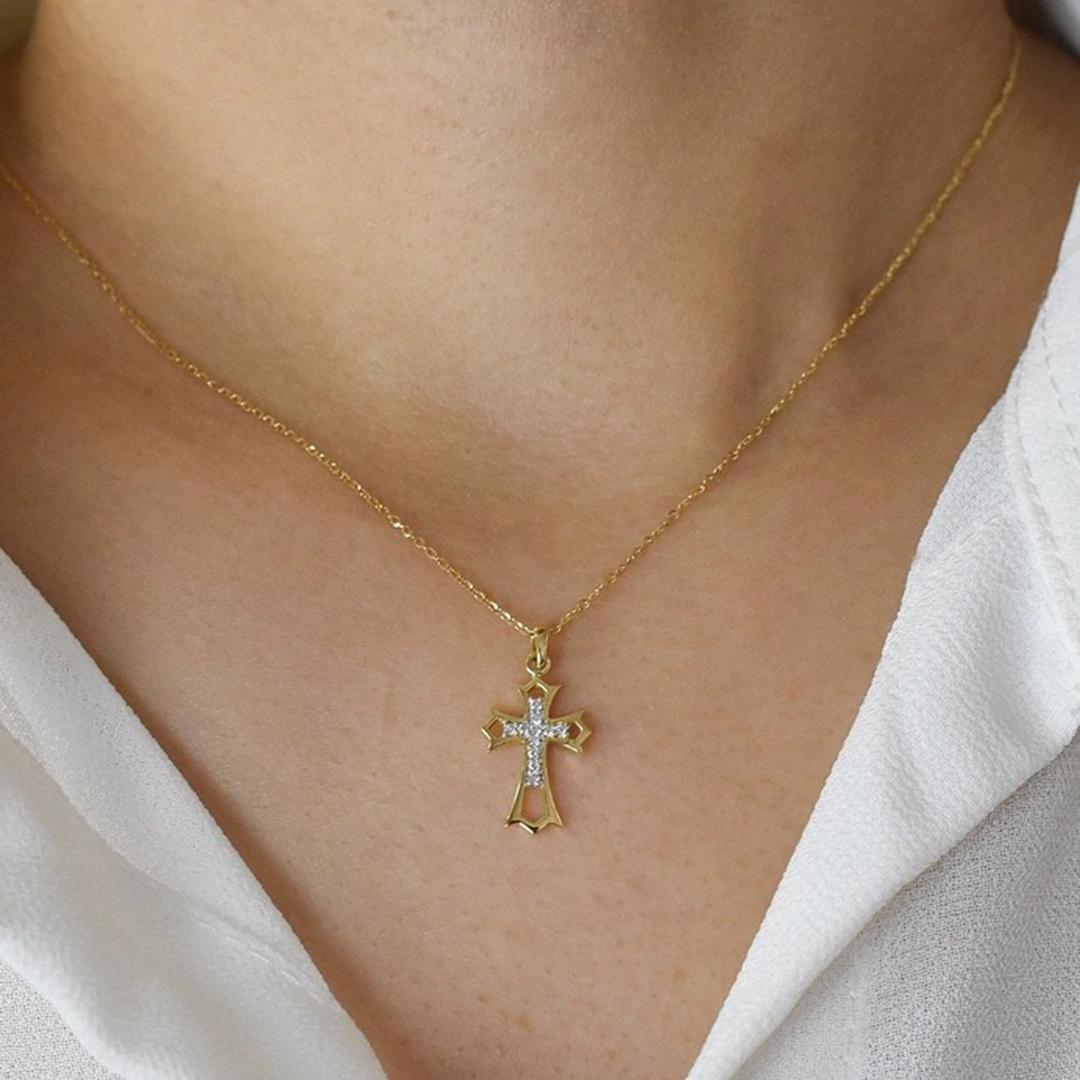 14k Massivgold Diamant-Kreuz-Halskette Zartes Kreuz-Halskette (Byzantinisch) im Angebot