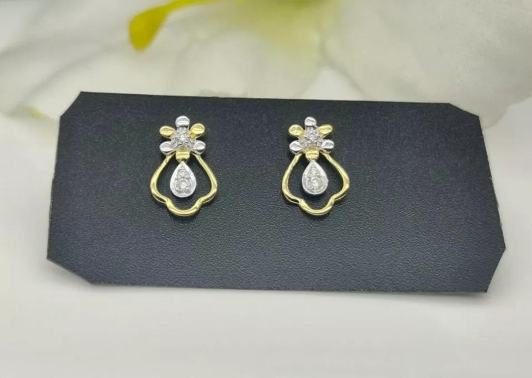14k Solid Gold Diamond Earring Floral Shape Diamond In New Condition For Sale In Chicago, IL