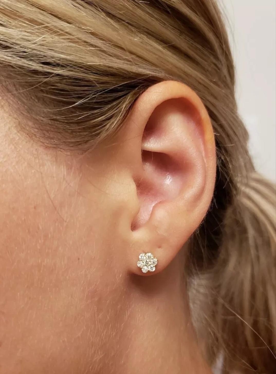 14K Solid Gold Diamond Earrings Cluster Earrings For Women Gold Ear Studs Gifts.

Number of Diamonds
14
Shape
Butterfly
Closure
Butterfly
Metal
Yellow Gold
Item Length
6.10 mm approx
Main Stone
Diamond
Number of Gemstones
14

Gold Weight: 0.81 Grams