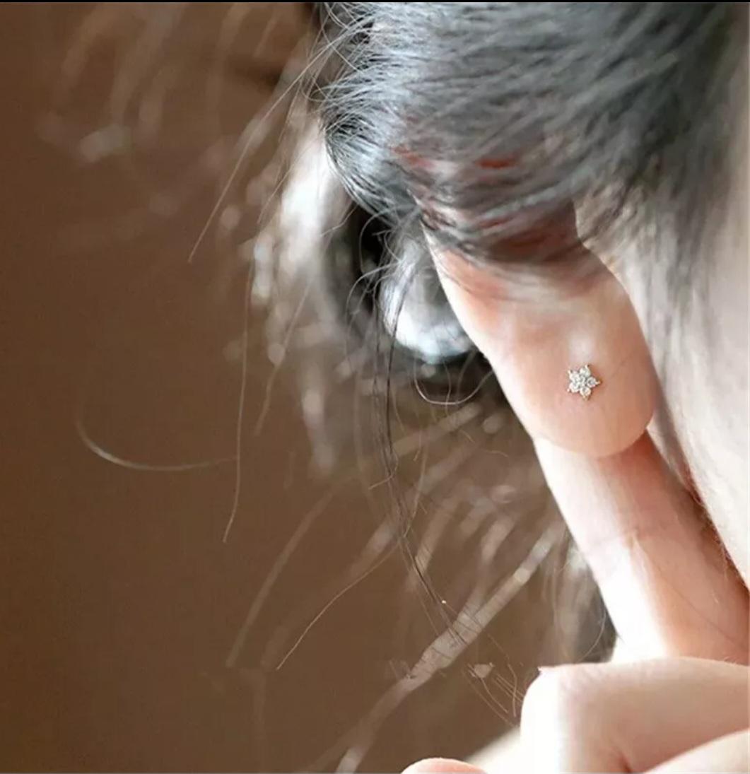 14K Solid Gold Diamond Five Pointed Star Earrings Women Simple Fine Jewelry Gift For Sale 2