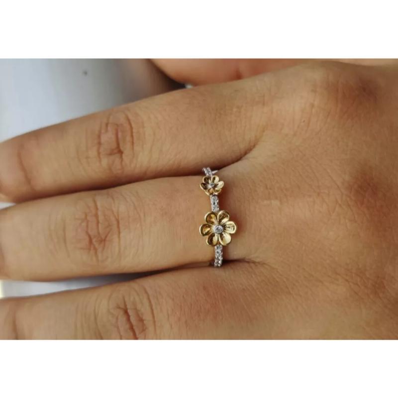 Round Cut Diamond Flower Band Ring in 14k Solid Gold For Sale