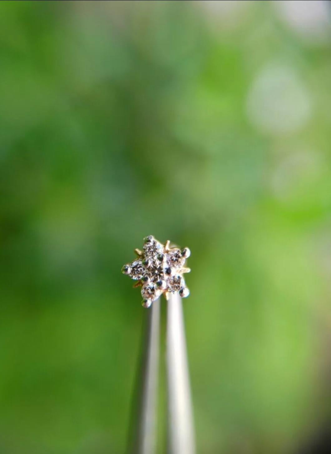 14K Solid Gold Diamond Flower Nose Piercing gold Jewelry Body Piercing nose/Ear In New Condition For Sale In Chicago, IL