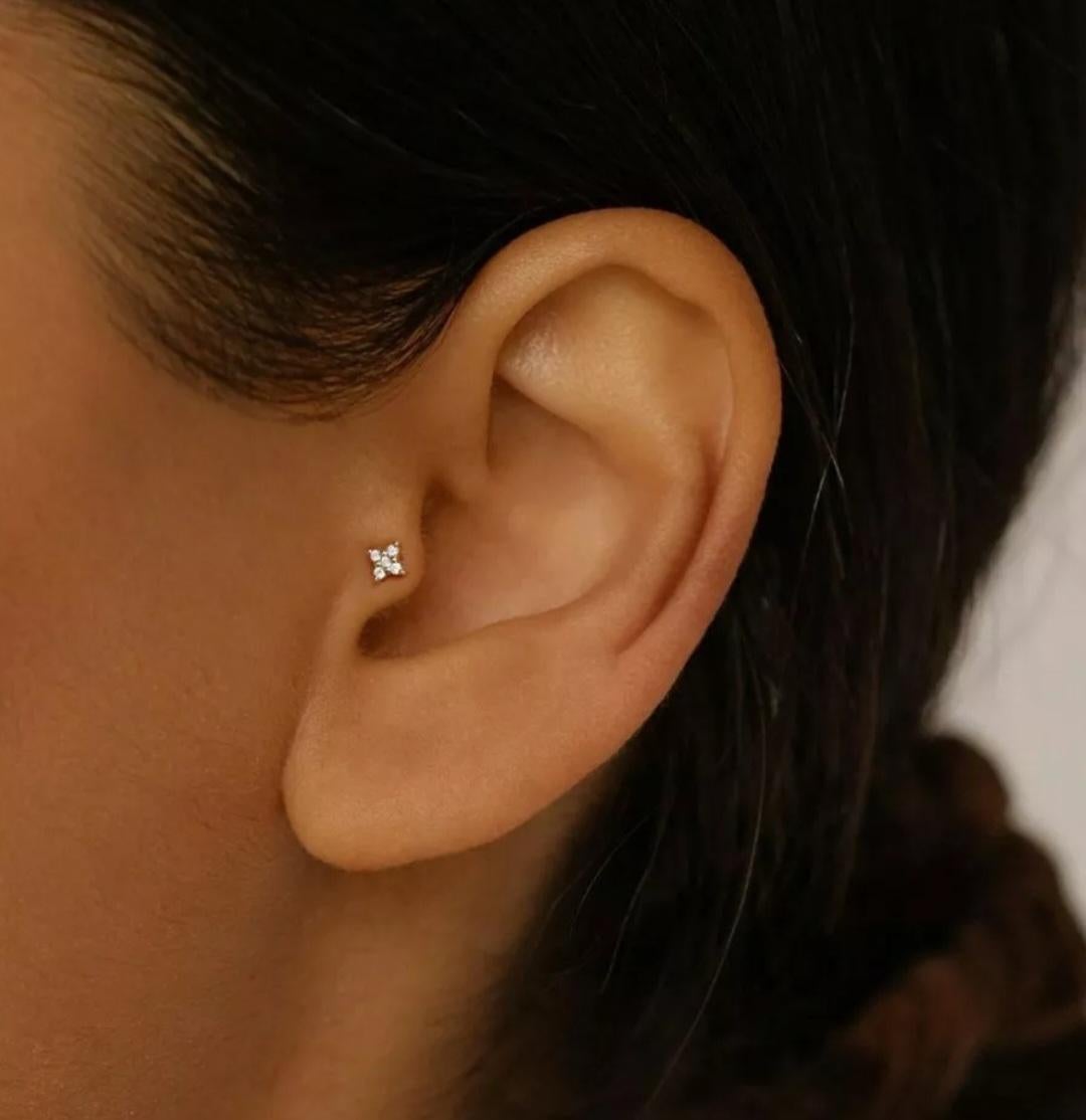 Women's 14K Solid Gold Diamond Flower Stud Nose/Ear Threaded Pin Piercing Jewelry Studs For Sale
