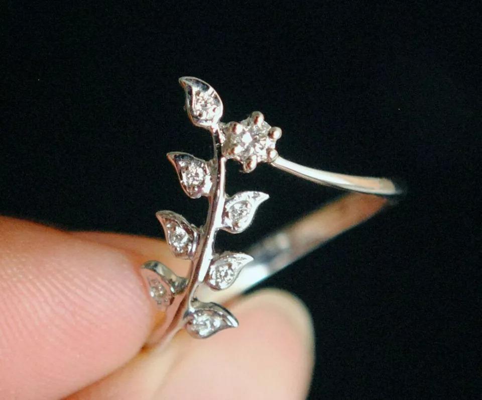 Round Cut 14k Solid Gold Diamond Leaf Chevron V Shape Wedding Band Ring For Sale