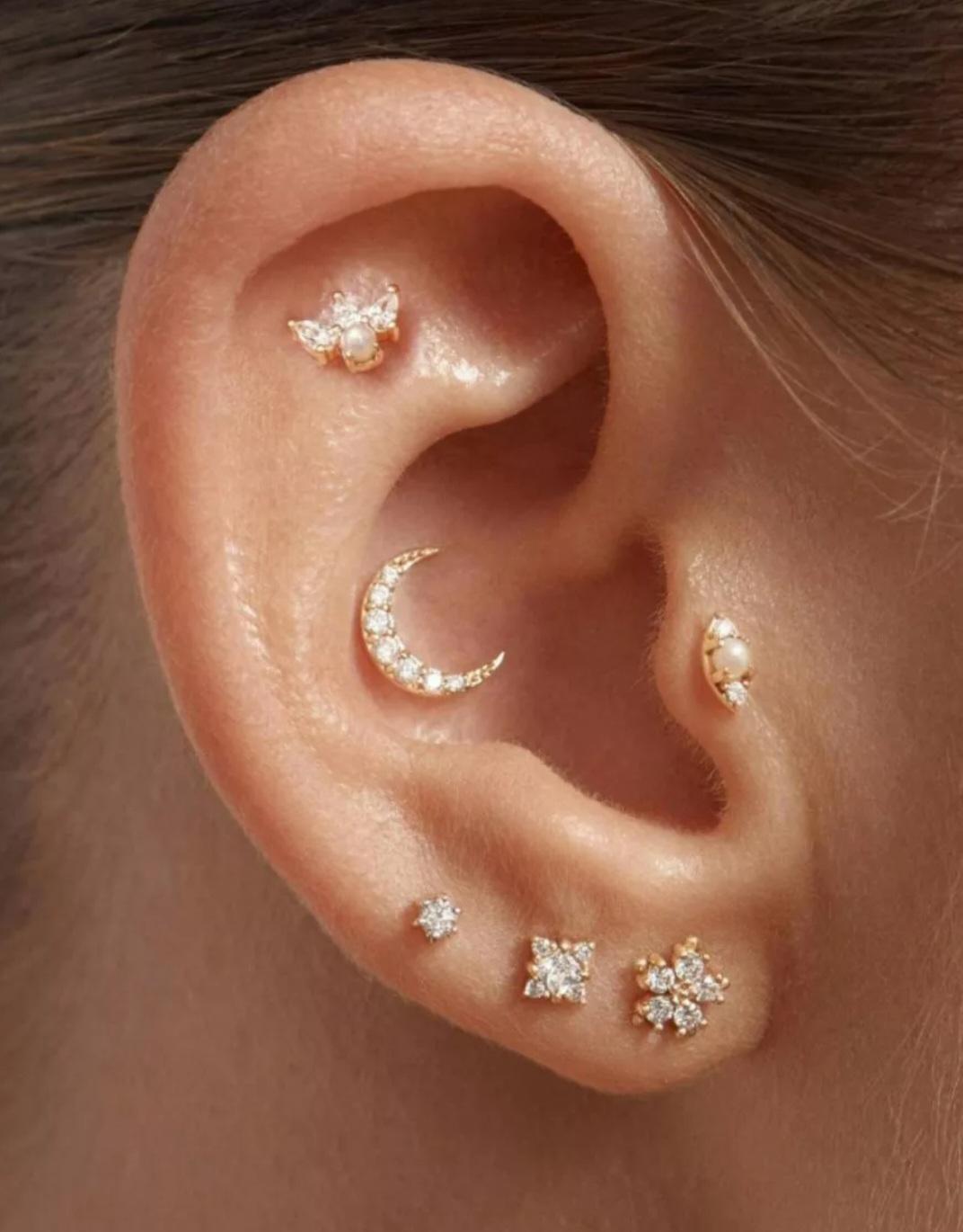 Gioielli per piercing all'orecchio/naso in oro massiccio 14K con perno a forma di luna con diamante In condizioni Nuovo in vendita a Chicago, IL