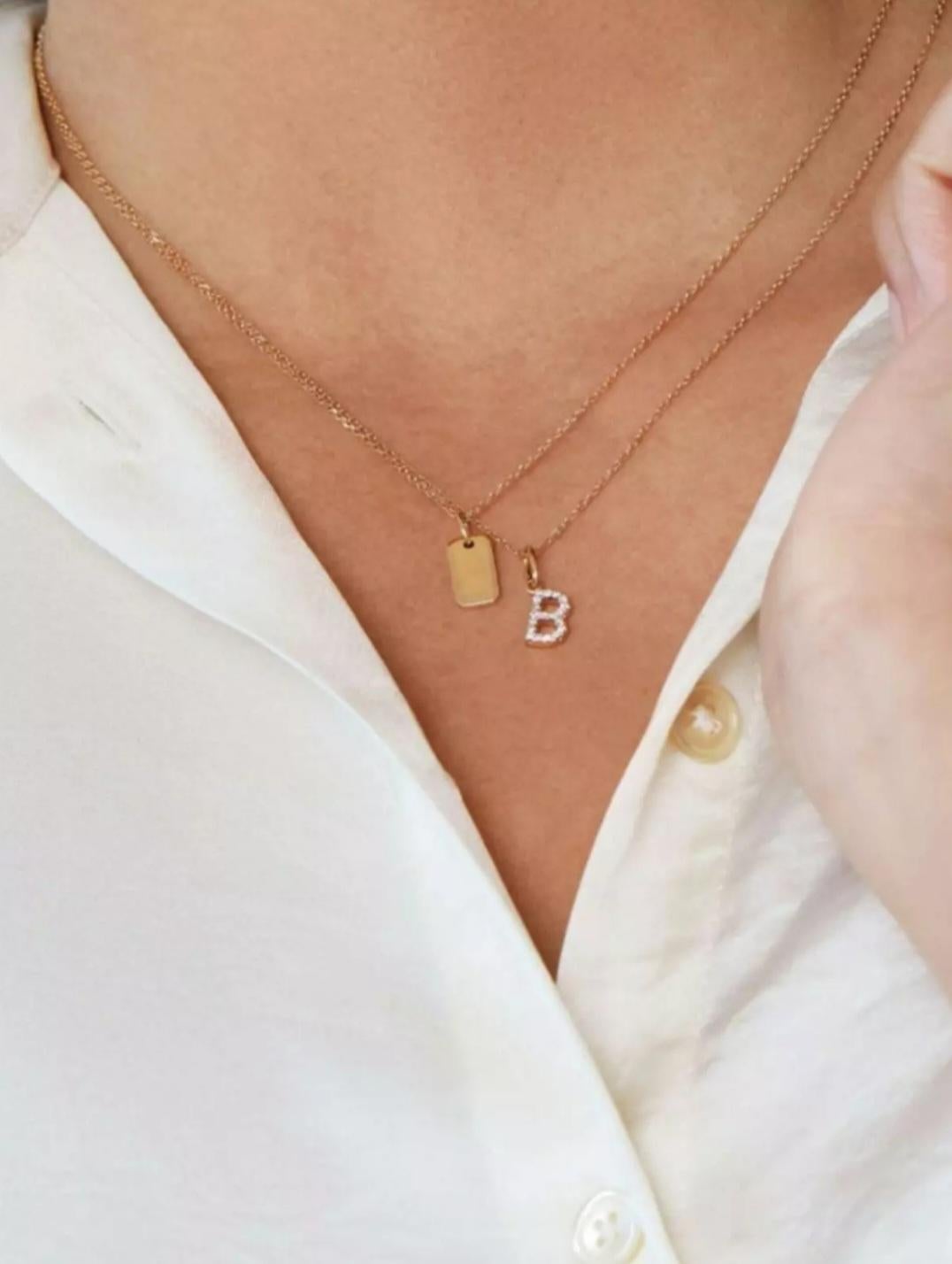 14K Massivgold Diamant Name Halskette Name Initial Anhänger Weihnachtsgeschenk für sie (Rundschliff) im Angebot