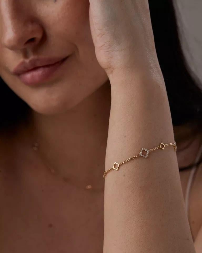 Taglio rotondo Bracciale a fiore aperto con diamanti in oro massiccio 14k in vendita