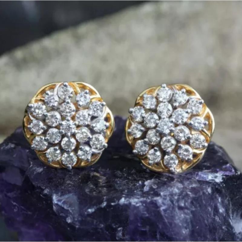 14K Solid Gold Diamond Stud Earrings for Women Floral Design Handmade In New Condition For Sale In Chicago, IL