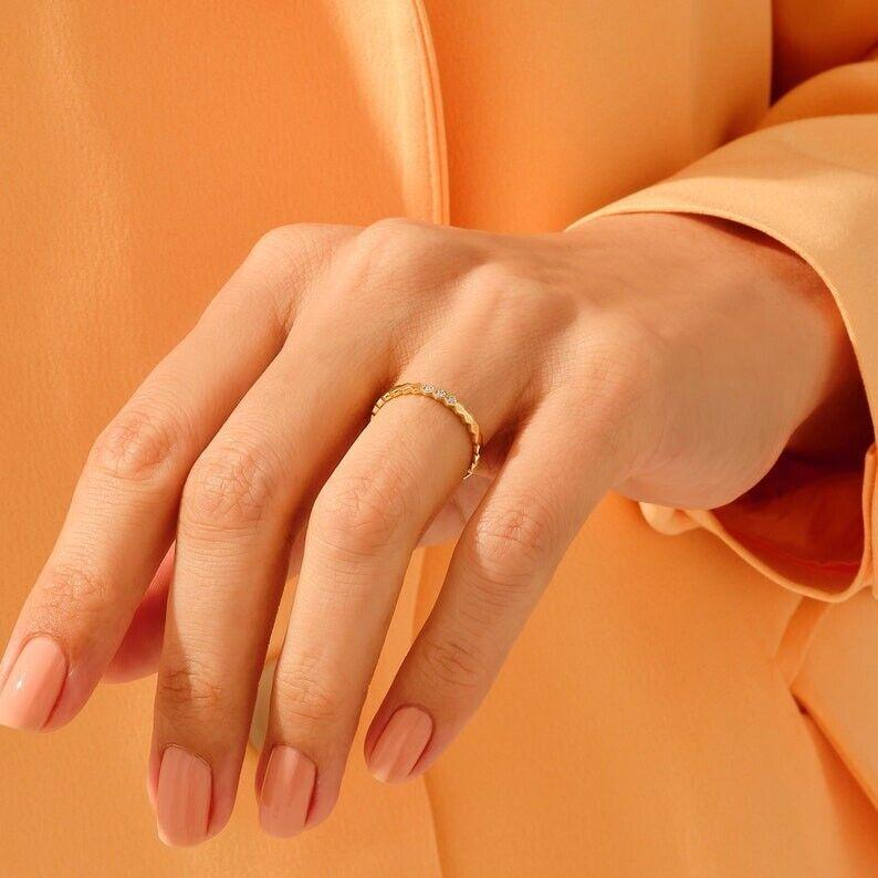 Sechseckiger 14K Massivgold-Diamant-Ringringring mit Nieten in Form eines Sechseckigen für Damen Geburtstagsgeschenks im Angebot 6