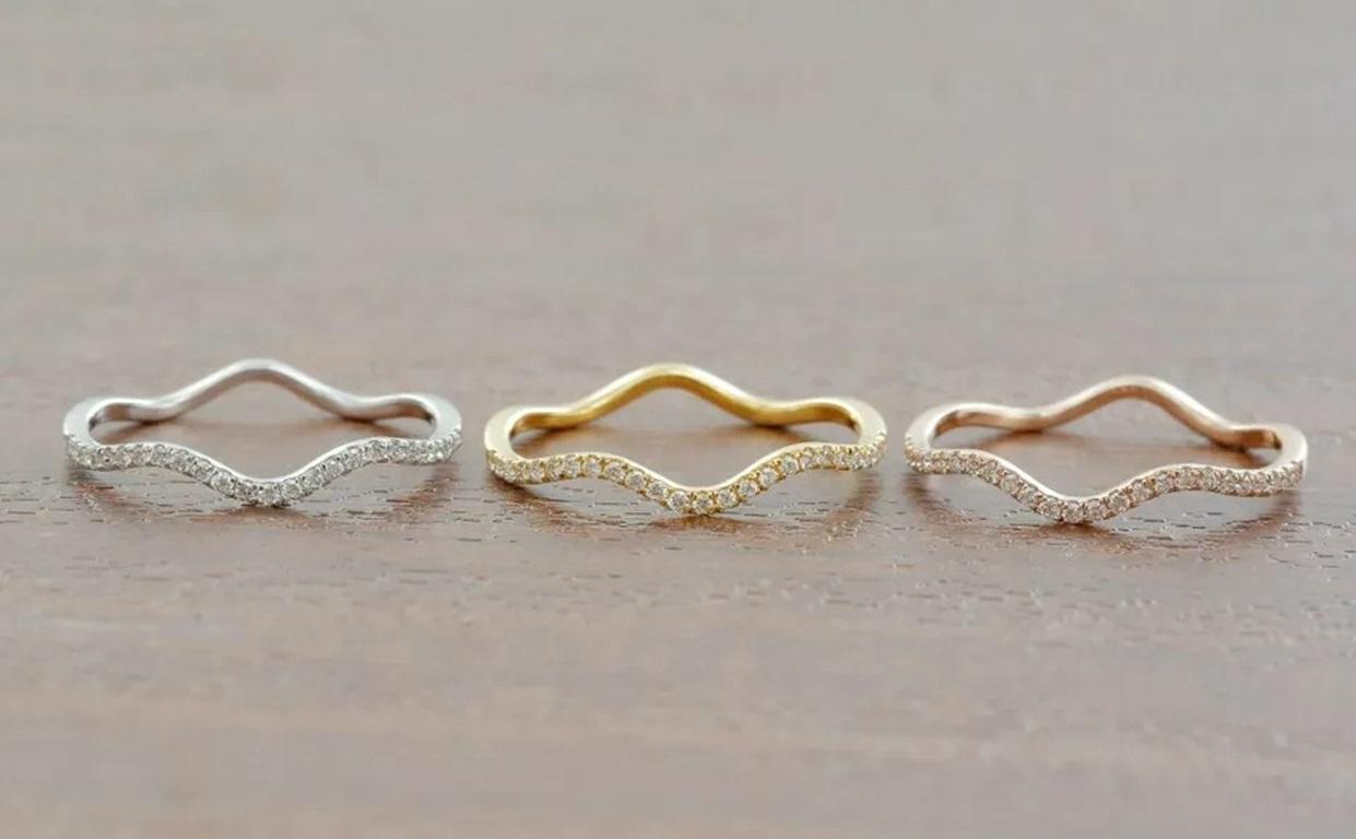 Round Cut 14k Solid Gold Diamond Wave Eternity Band Ring For Sale
