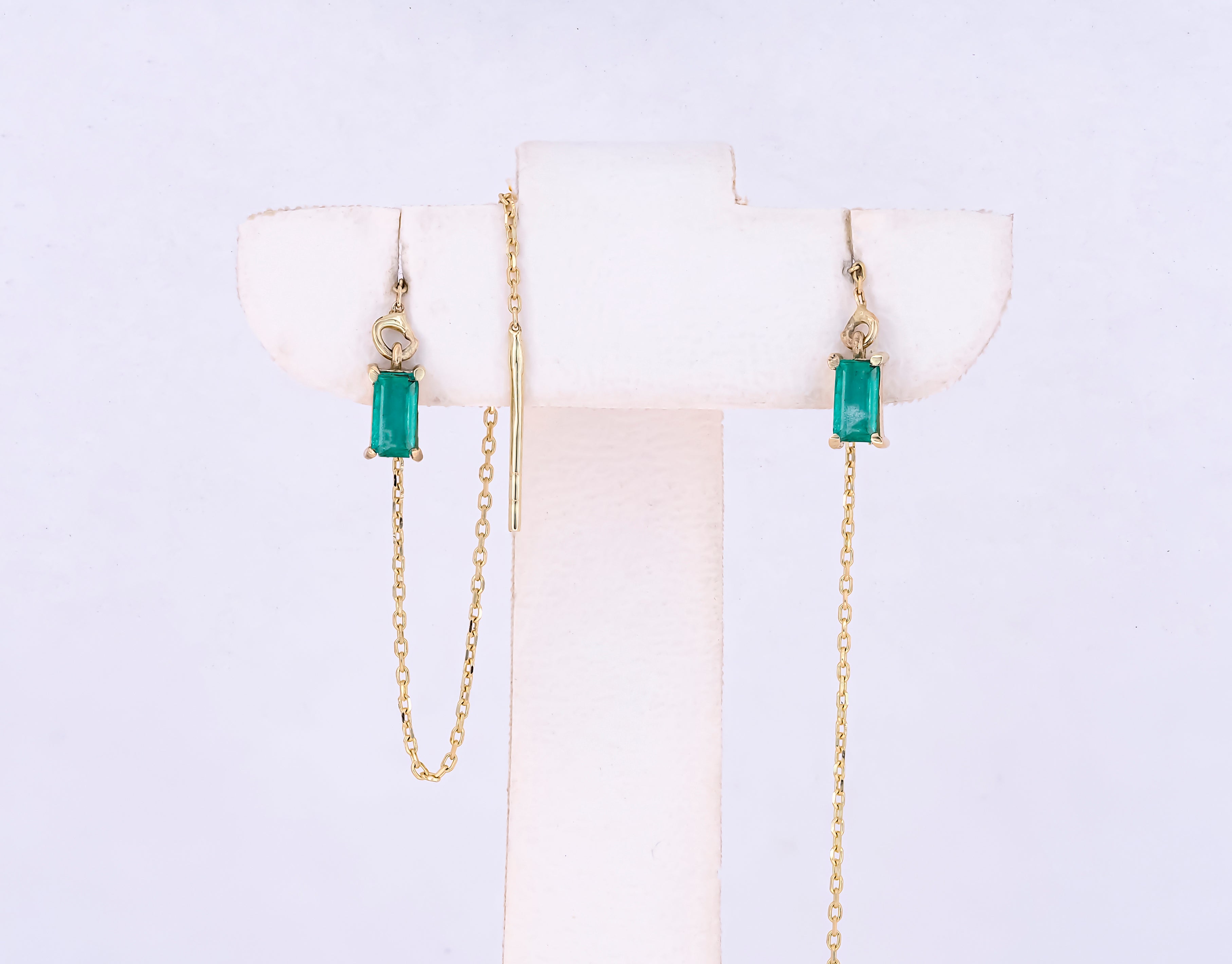 14k Solid Gold Drop Earrings with Emeralds, Chain Gold Earrings In New Condition For Sale In Istanbul, TR