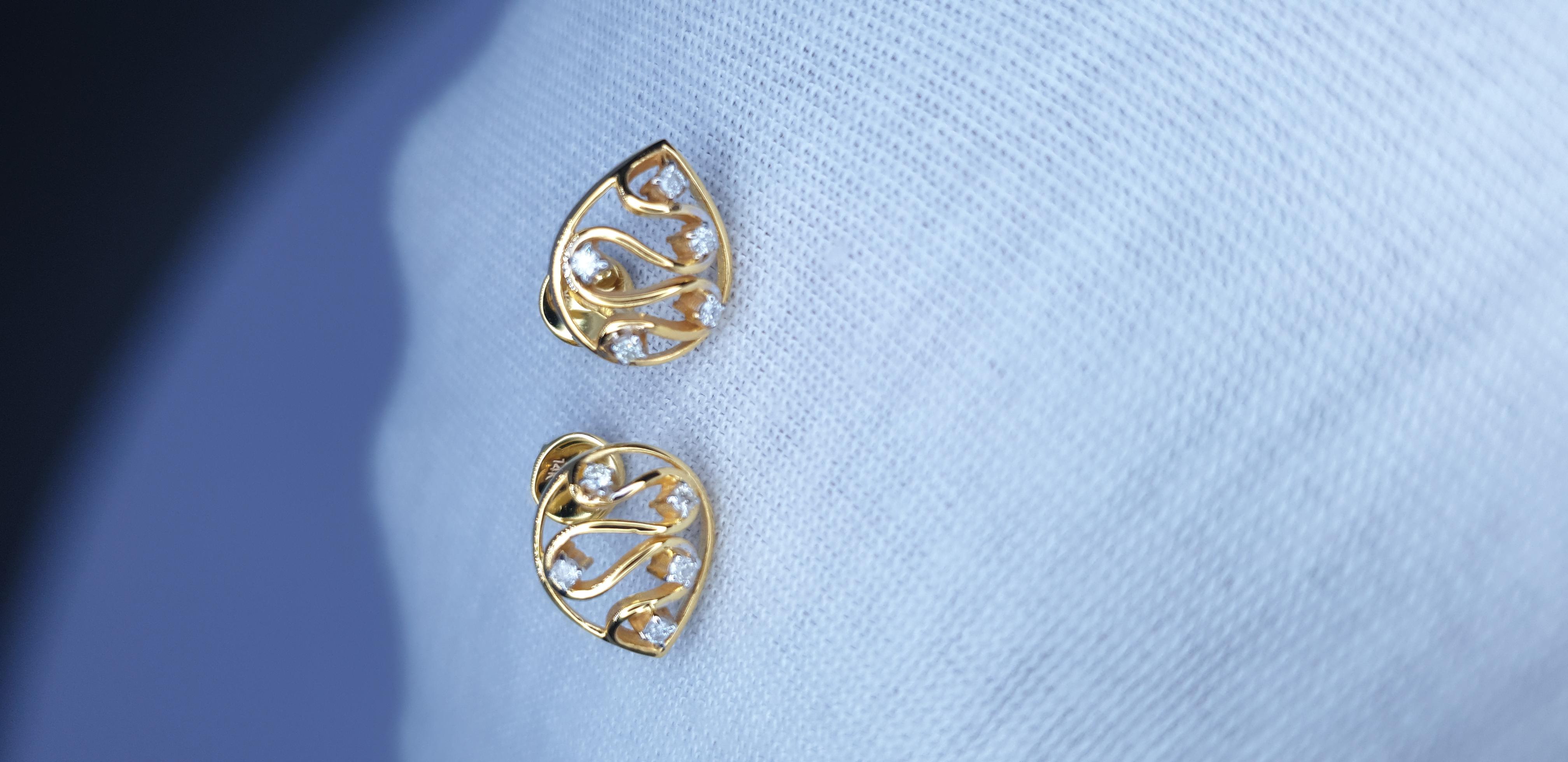 Boucles d'oreilles en or massif 14K avec diamants en forme de goutte. en vente 6