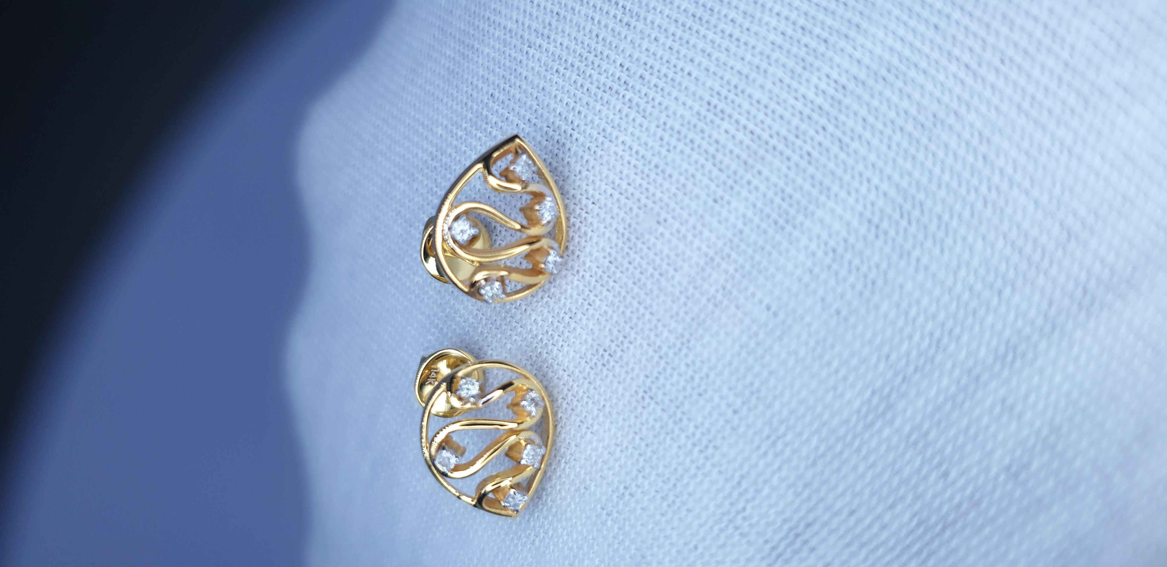 Boucles d'oreilles en or massif 14K avec diamants en forme de goutte. en vente 8