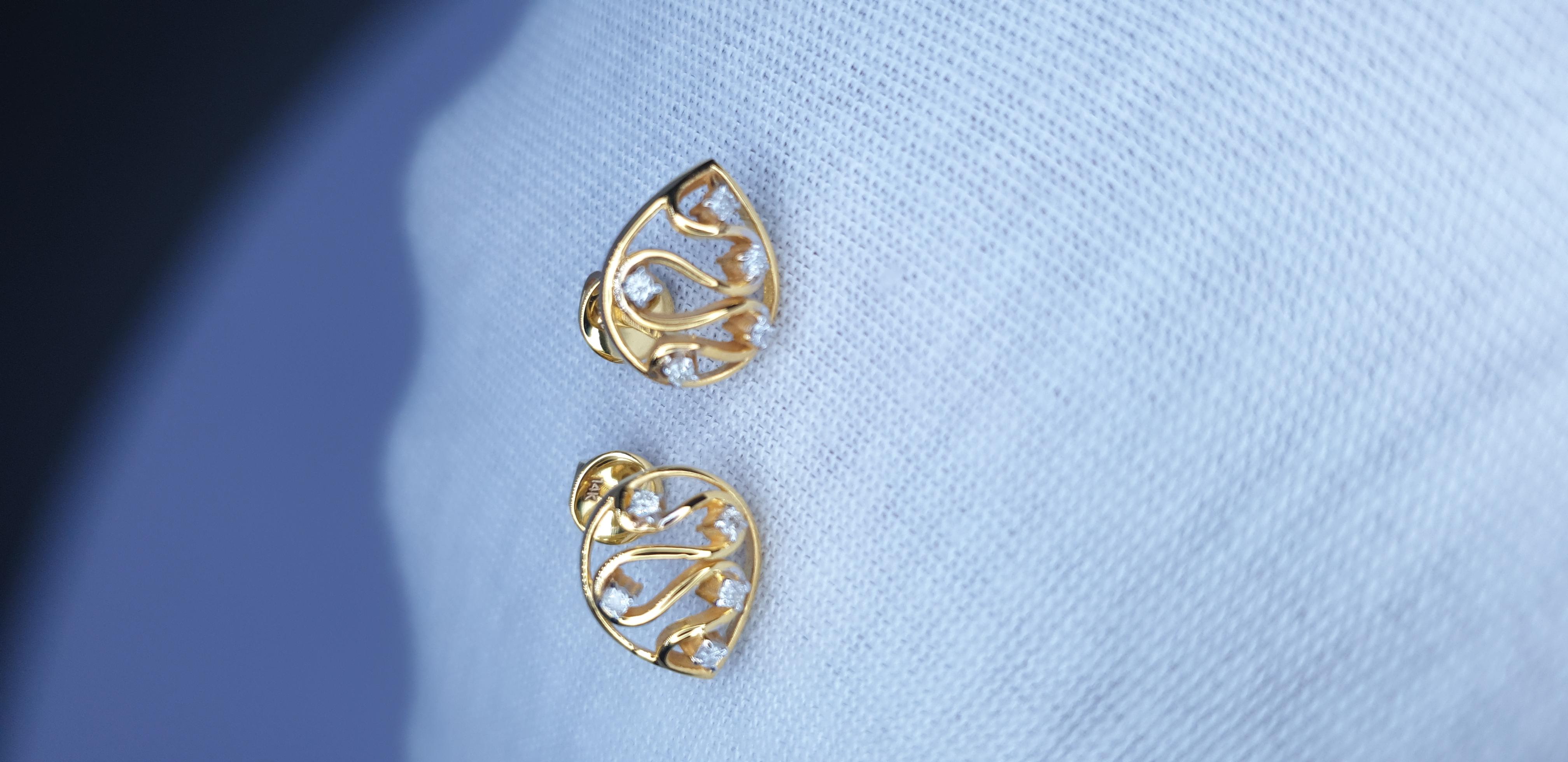 Boucles d'oreilles en or massif 14K avec diamants en forme de goutte. en vente 9