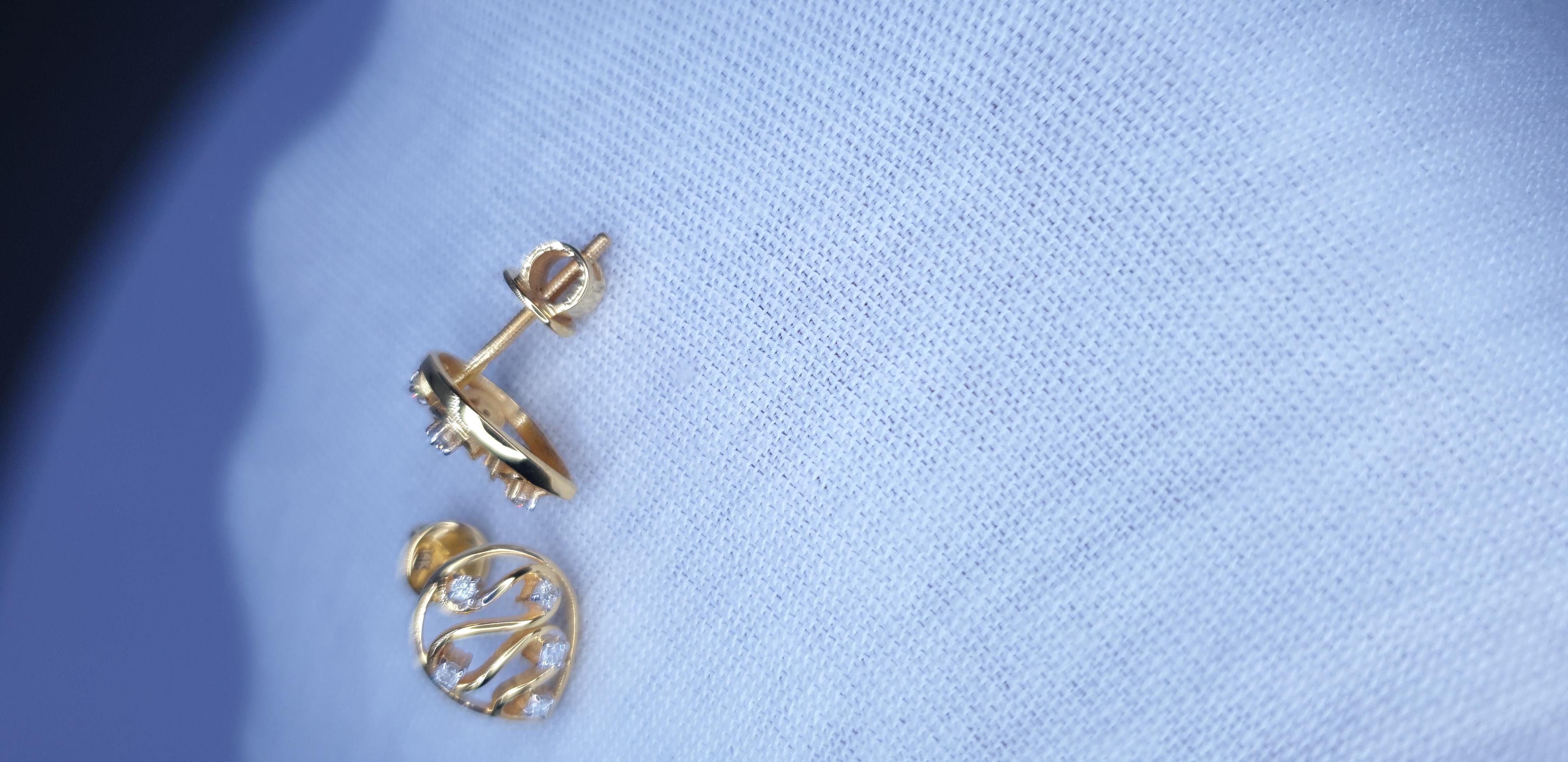 Boucles d'oreilles en or massif 14K avec diamants en forme de goutte. Unisexe en vente