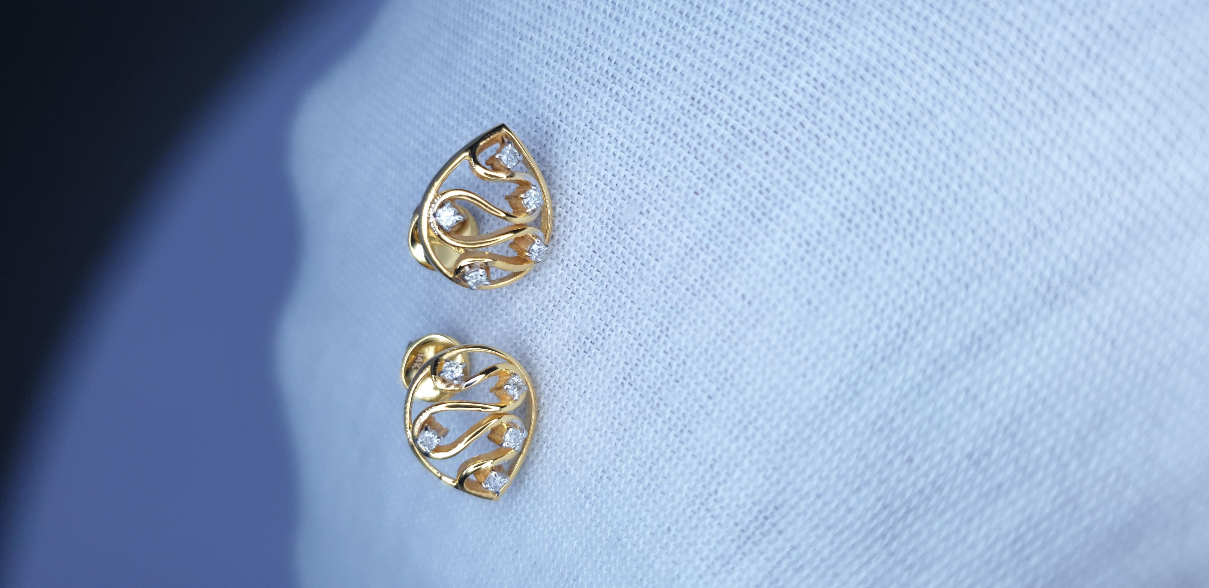 Boucles d'oreilles en or massif 14K avec diamants en forme de goutte. en vente 3