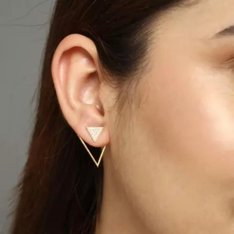 Taglio rotondo Orecchini a forma di triangolo in oro massiccio 14K in vendita