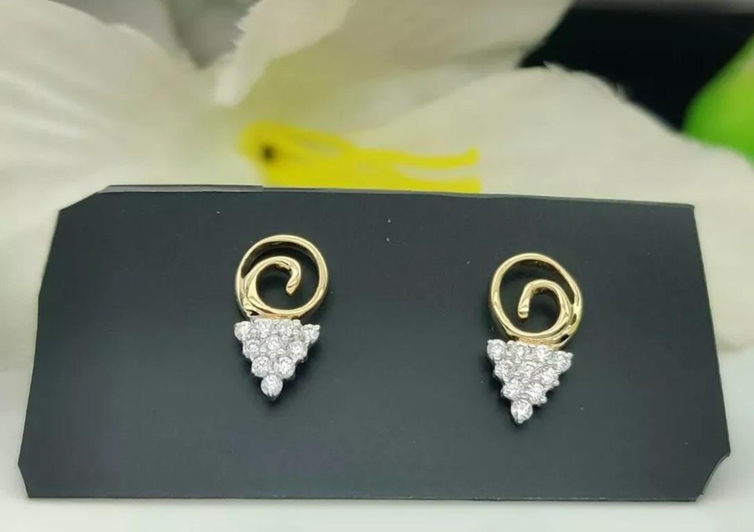 14k Solid Gold Earring Gold Diamond Stud Earring Dainty Diamond In New Condition For Sale In Chicago, IL