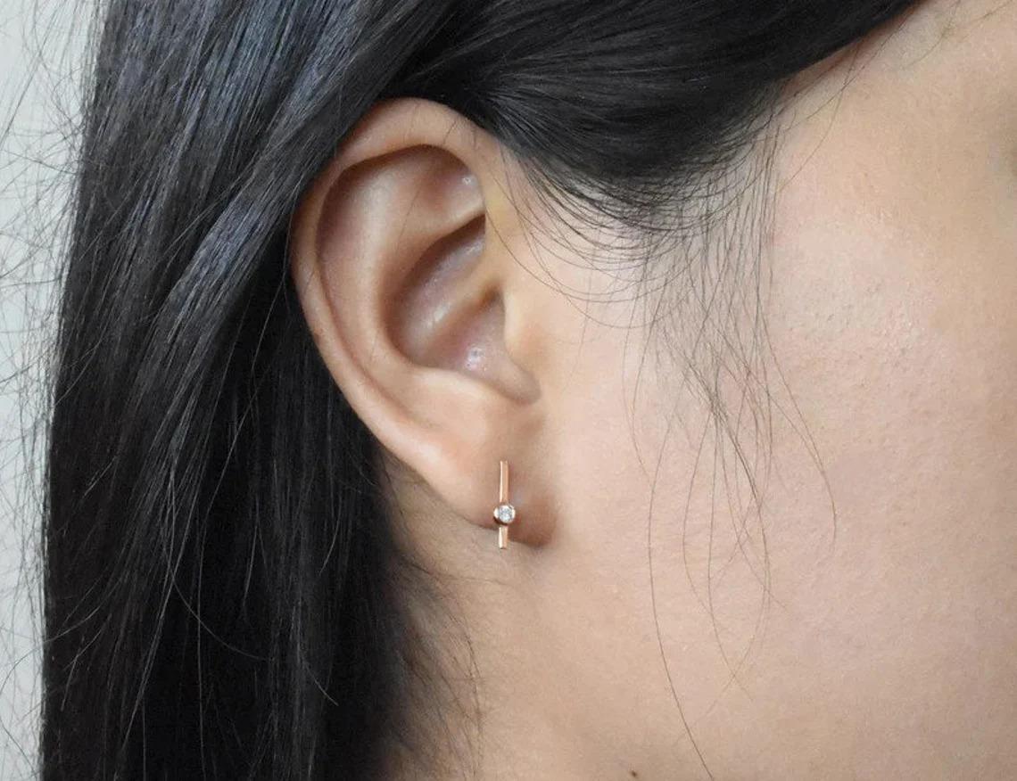 14k Solid Gold Earrings Diamond Bar Stud Earrings Solitaire Diamond Earrings In New Condition For Sale In Bangkok, TH