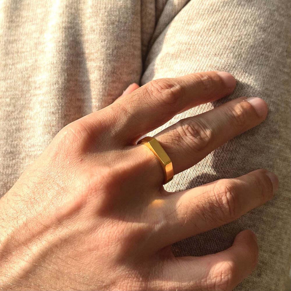 Banda de oro macizo de 14 quilates con borde Accesorios para hombre en Nuevo estado para la venta en Chicago, IL