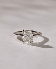 14k Massivgold  Länglicher Cushion Cut Moissanit 2 ct Verlobungsring .