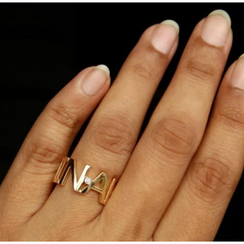Anello con nome personalizzato in oro massiccio 14k, diamante eternità 8 mm, largo In condizioni Nuovo in vendita a Chicago, IL