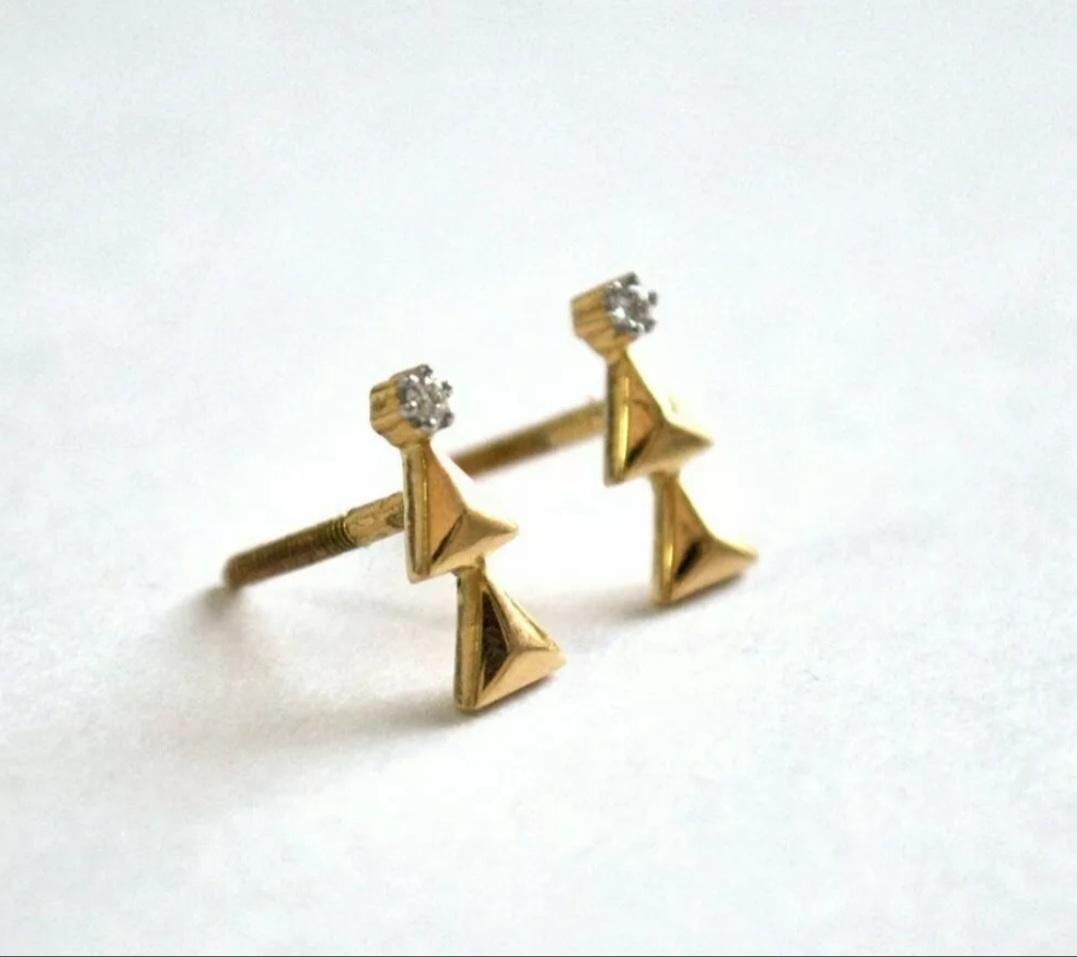 Boucles d'oreilles créatives en or massif 14K Boucles d'oreilles classiques en diamant pour femmes

Poids
0,8 grammes environ
Type
Boucles d'oreilles
Métal de base
Or blanc
Certification
BIS Hallmark, IGI
Matériau
Or blanc 14k, diamant