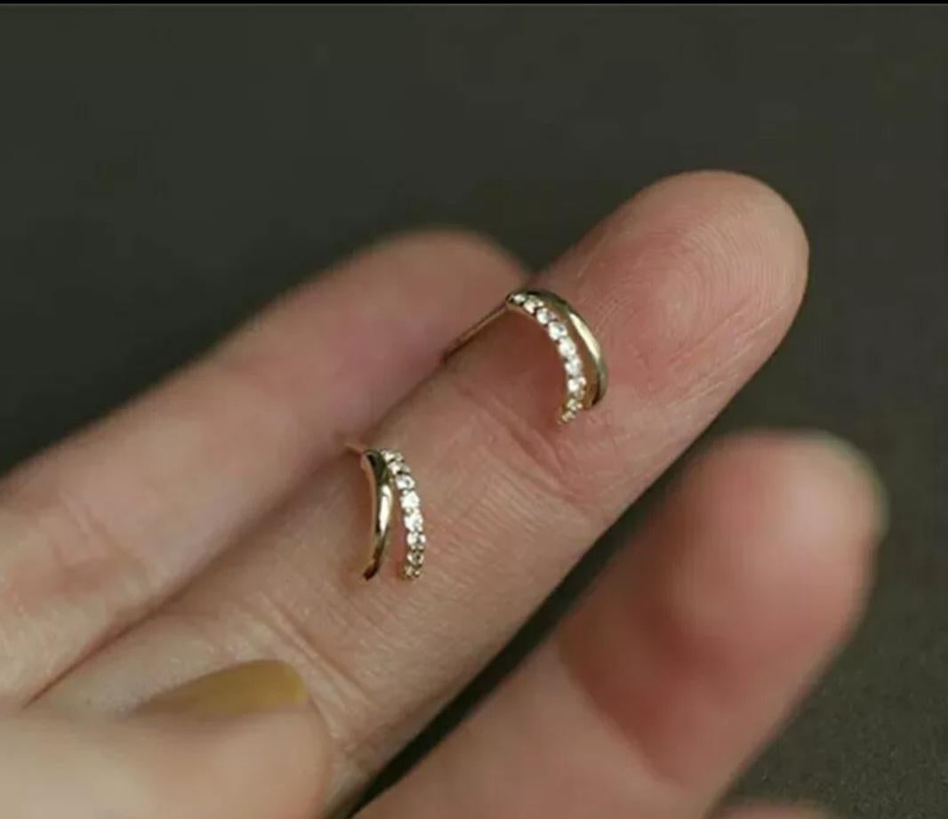 Boucles d'oreilles créatives en or massif 14K Boucles d'oreilles classiques en diamant pour femmes Neuf - En vente à Chicago, IL