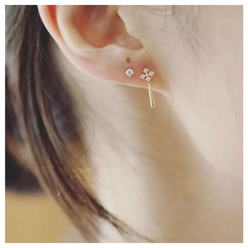 14K Solid Gold European Simple Snowflake Drop Earring Natural Diamond In New Condition For Sale In Chicago, IL