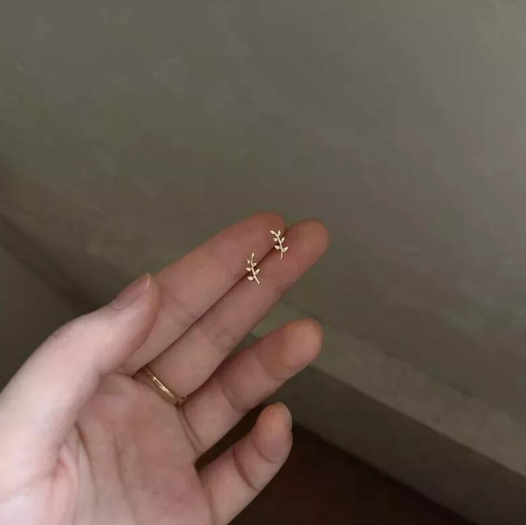 Round Cut 14K Solid Gold European Style Earrings Olive Branch Leaf Earring Sweet Cute Gift For Sale