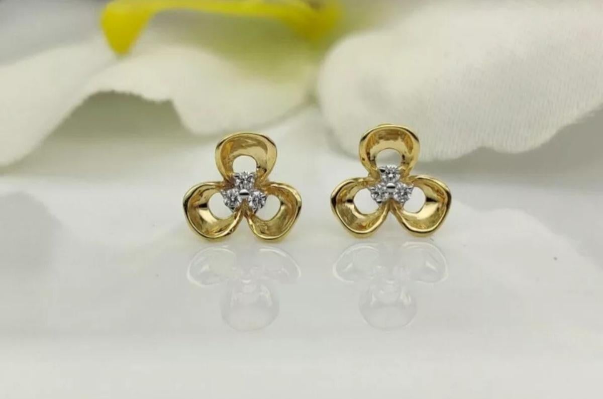 14k Solid Gold Floral Diamond Earring Dainty Diamond Gold Flower Statement Gift. For Sale 5