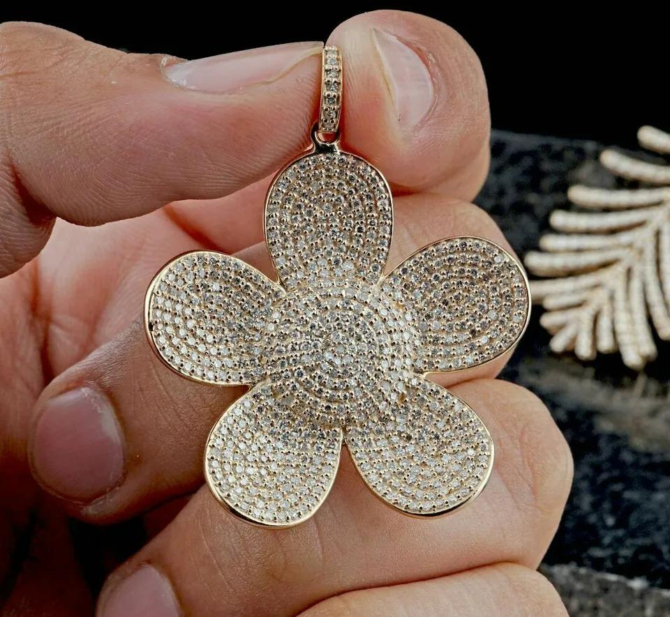 14k Solid Gold Floral Flower Pendant Natural Diamond In New Condition For Sale In Chicago, IL