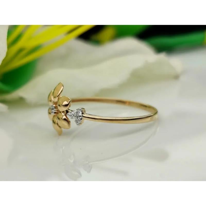 Round Cut 14k Solid Gold Floral Minimalist Diamond Ring For Sale