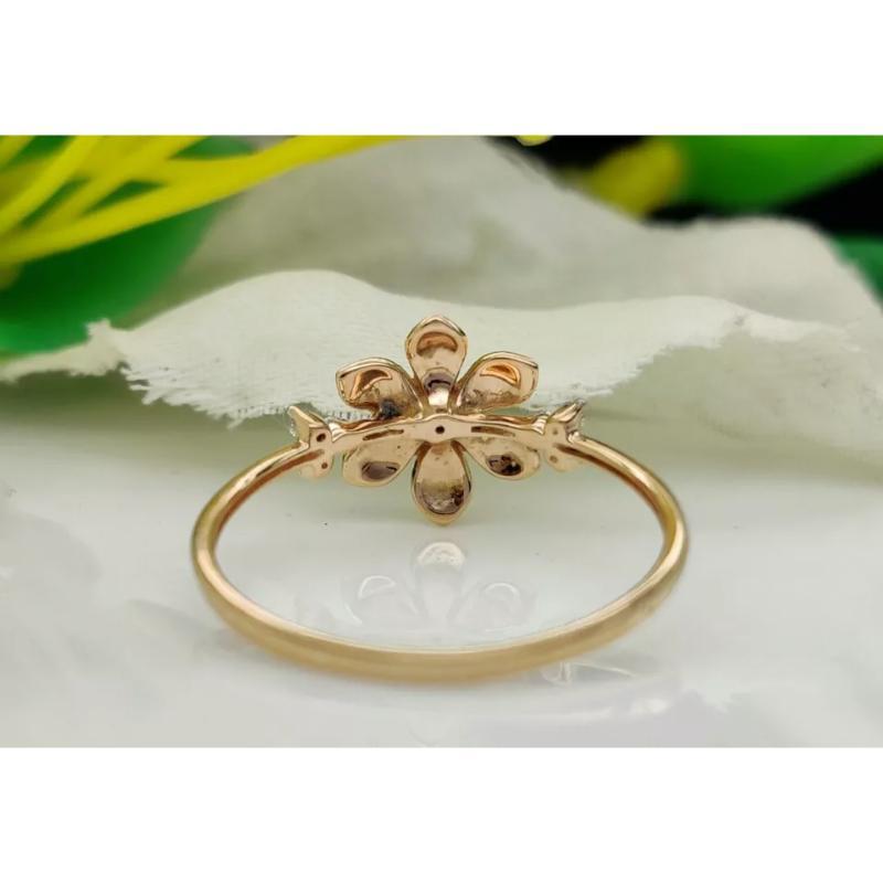 14k Solid Gold Floral Minimalist Diamond Ring In New Condition For Sale In Chicago, IL