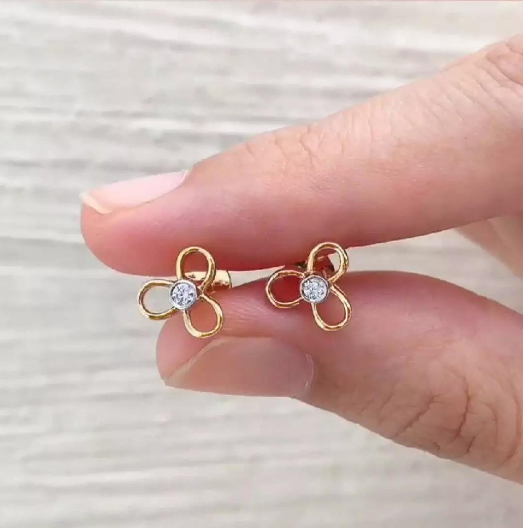 Boucle d'oreille fleur en or massif 14K avec diamant naturel Cadeau d'anniversaire en vente 4