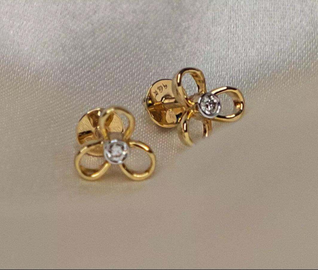 Boucle d'oreille fleur en or massif 14K avec diamant naturel Cadeau d'anniversaire en vente 1