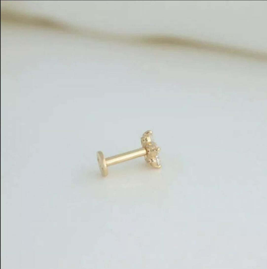 Art Déco Spilla per piercing al naso/alle orecchie in oro massiccio 14K con diamante genuino e cartilagine a forma di fiore in vendita