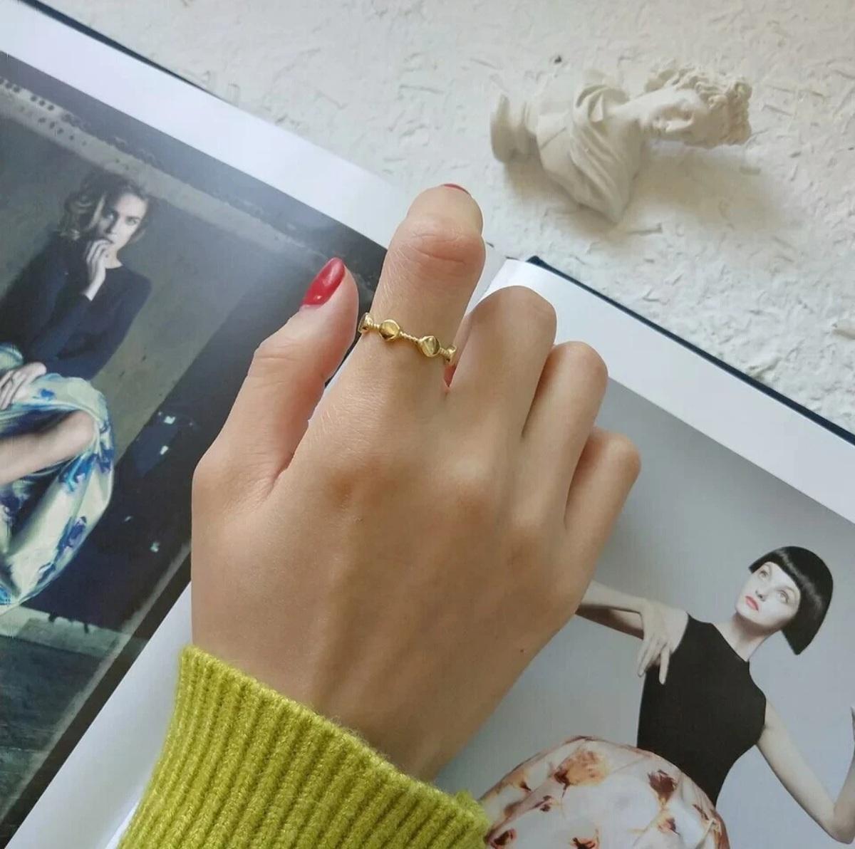 Women's or Men's 14K Solid Gold Geometric Disc Open Gold Ring For Women Fine Temperament Jewelry. For Sale