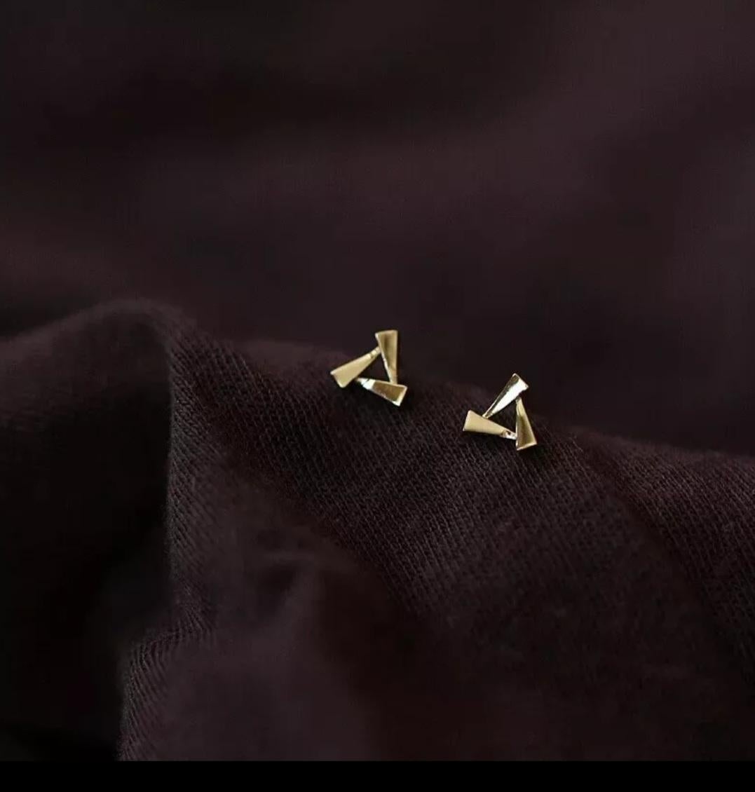 Art déco Boucles d'oreilles moulin à vent triangulaire géométrique en or massif 14 carats, cadeau de soirée simple bijouterie en vente