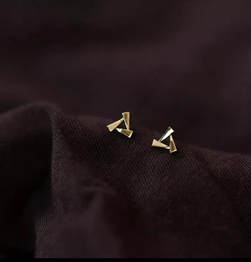 Boucles d'oreilles moulin à vent triangulaire géométrique en or massif 14 carats, cadeau de soirée simple bijouterie en vente 1